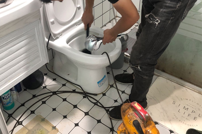 双台子马桶堵塞自己疏通还是找师傅?专业上门服务让你省时更省心