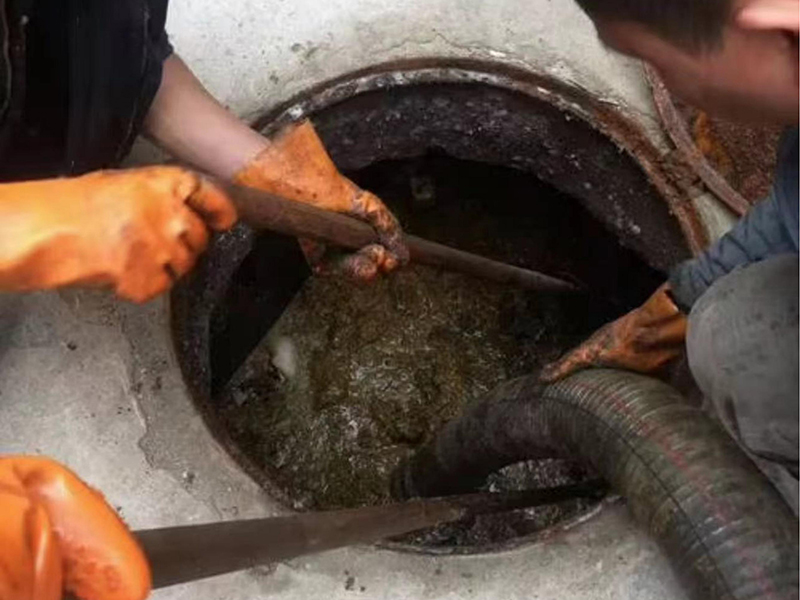 双台子清理化粪池时如何避免沼气的危害?